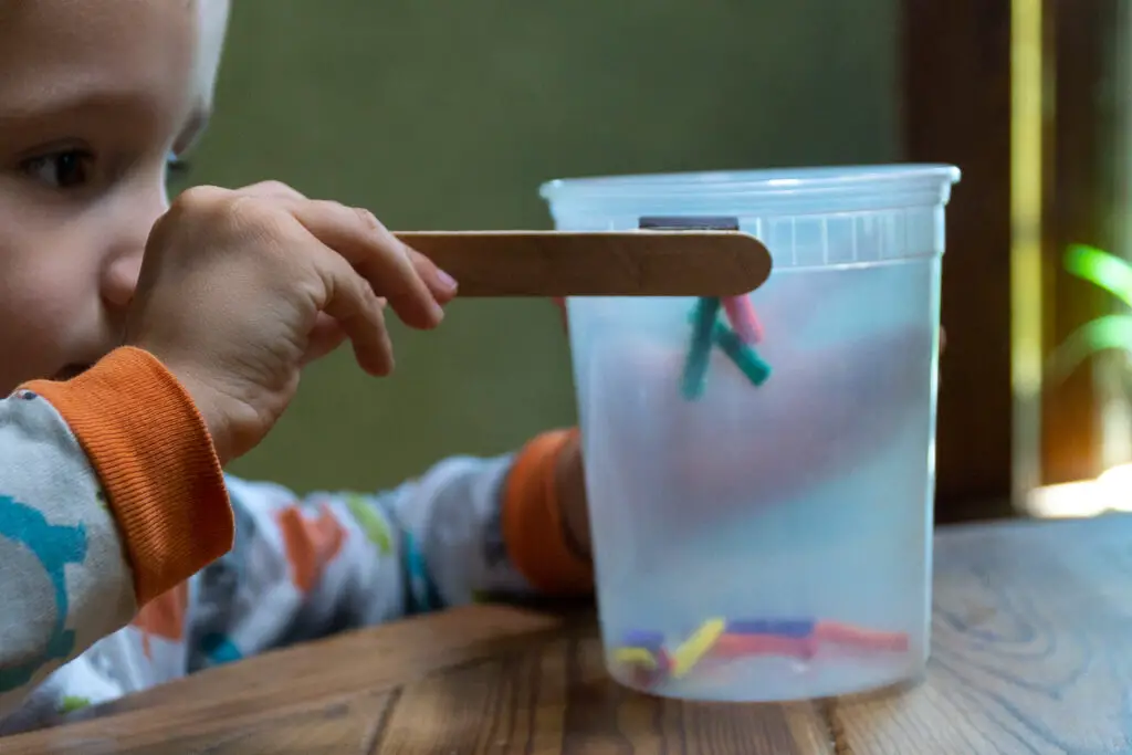 Pipe Cleaner Activities - Magic Magnet